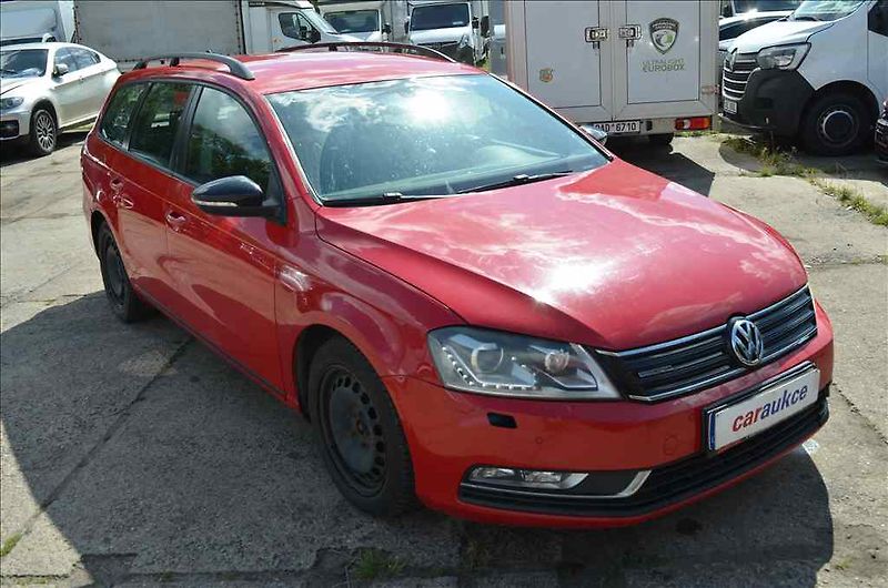 Volkswagen Passat (2012) VARIANT 1,6 TDI - fotka 3 z 24