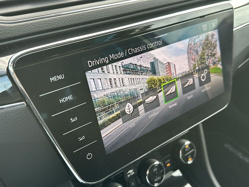 Škoda Superb (2023) Combi 2.0 TSI DSG L&K - fotka 15 z 38