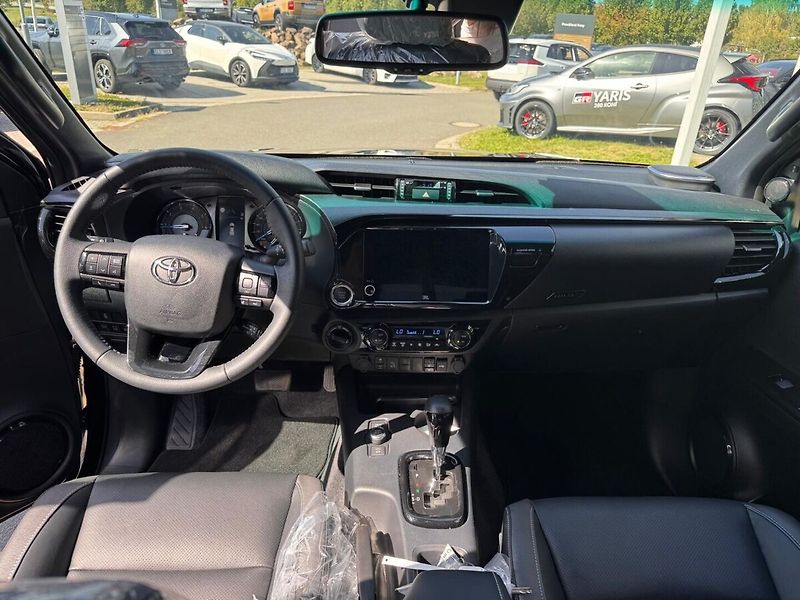 Toyota Hilux 2.8 Invincible - fotka 10 z 13