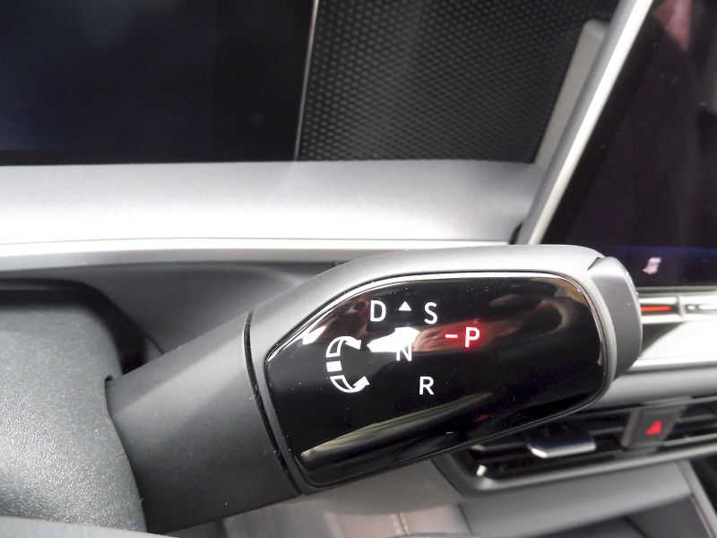 Volkswagen Tayron (2026) People 1,5 TSI 150kW eHybrid - fotka 19 z 29