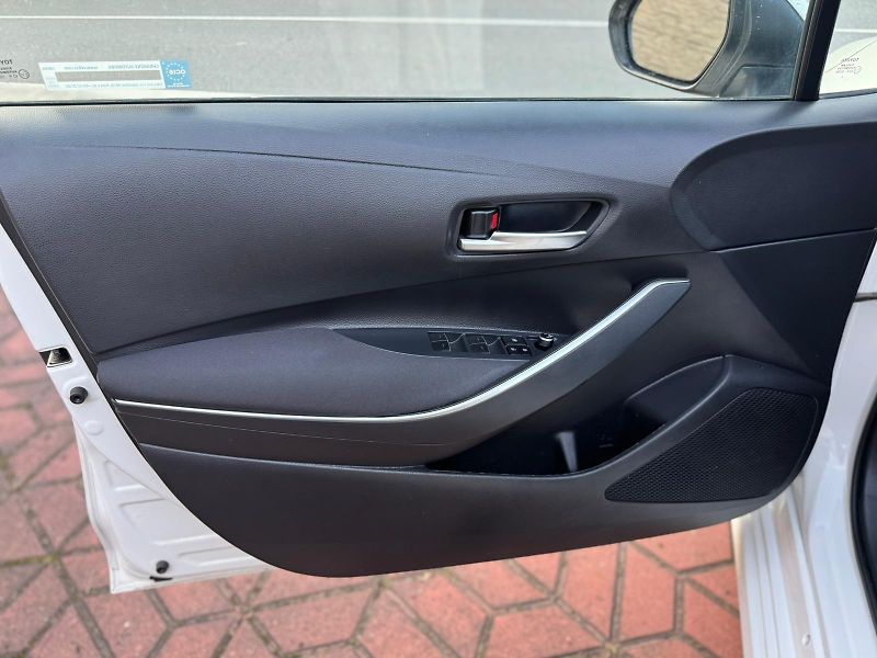 Toyota Corolla 1.8Hybrid 1.MAJITEL ČR DPH - fotka 23 z 29