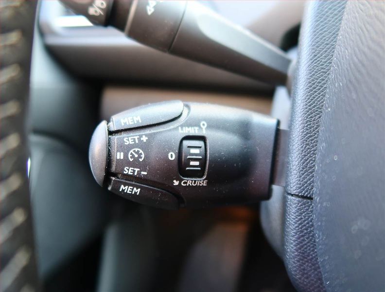 Peugeot 308 (2017) 1.6 BlueHDi, Automat, Navi - fotka 17 z 18