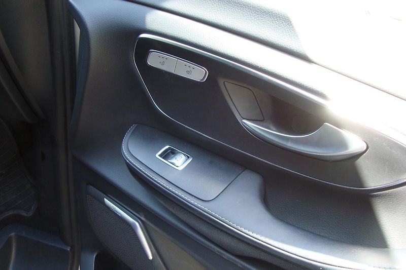 Mercedes-Benz Třídy V (2023) 300d 4-M,Extra Long,ČR,1.M.6m - fotka 47 z 71