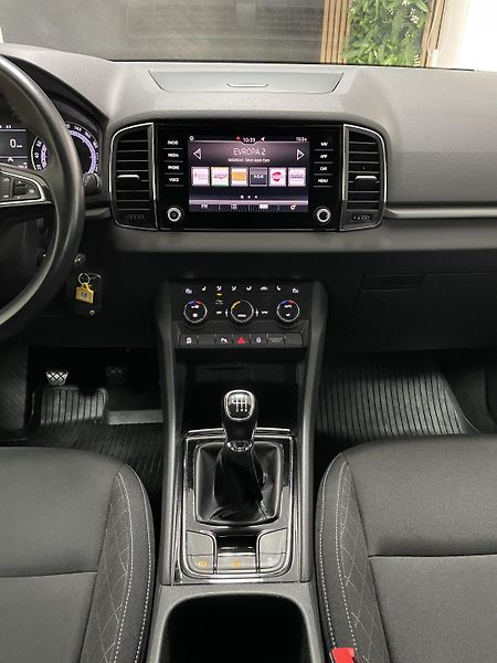 Škoda Karoq 1.5 TSi 125 YEARS ČR 1.MAJ SER - fotka 25 z 31