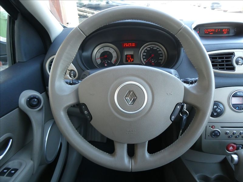 Renault Clio 1,6 i16V automat,serviska,závě - fotka 31 z 47