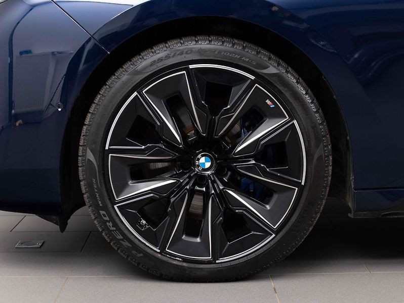 BMW Řada 7 740d xDrive Sedan - fotka 6 z 25