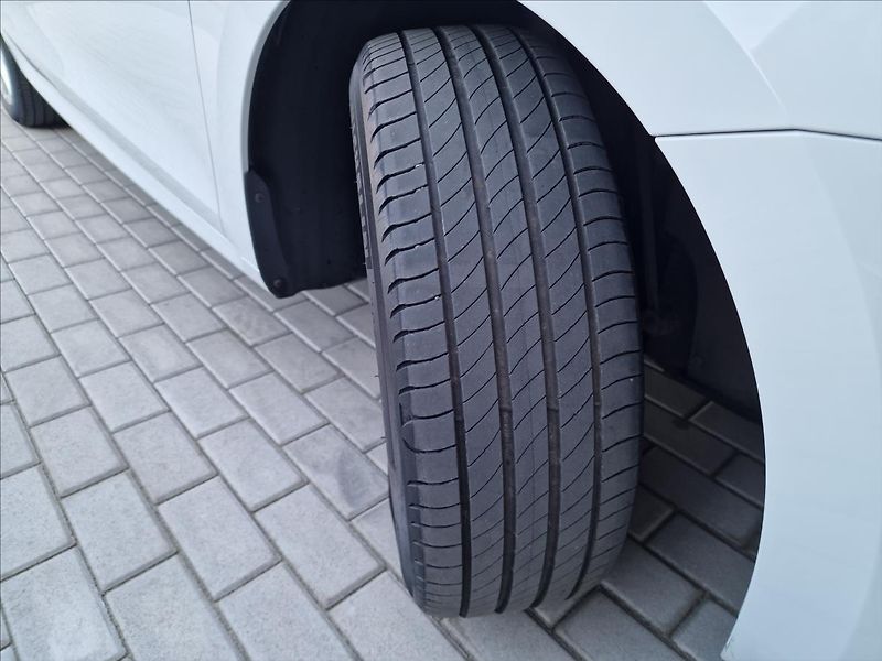 Škoda Octavia 2.0TDI Style, původ ČR,1.Maj. - fotka 46 z 50