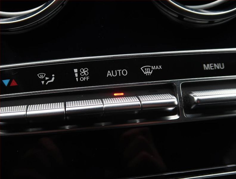 Mercedes-Benz GLC (2018) AMG line 220 d, 4x4,Automat - fotka 20 z 25