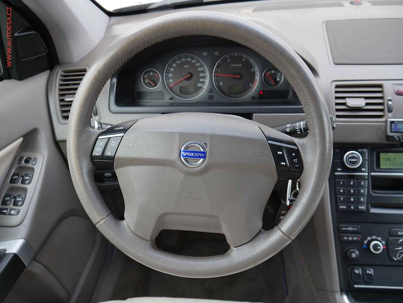 Volvo XC90 (2007) 2.4 D5 4x4, ČR, AT, xenon - fotka 12 z 17