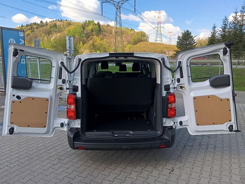 Peugeot Expert (2026) Combi L3 2.2 BlueHDi 150 MAN6 - fotka 22 z 23