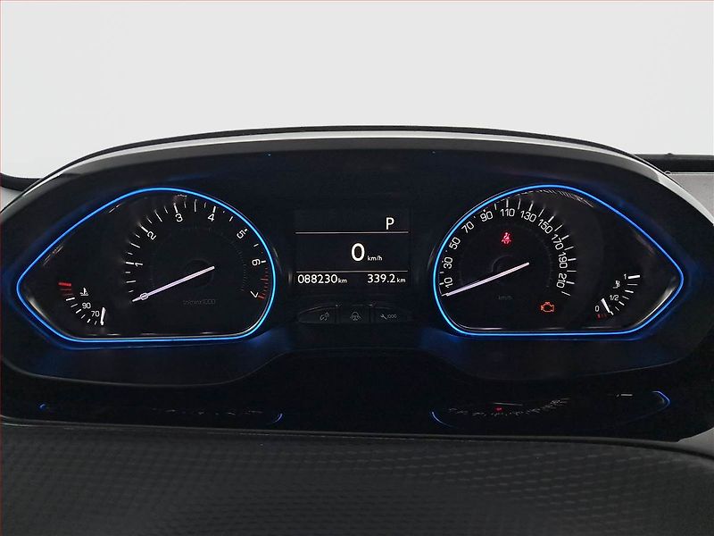 Peugeot 2008 (2016) Allure 1.2 PureTech, Automat - fotka 11 z 18