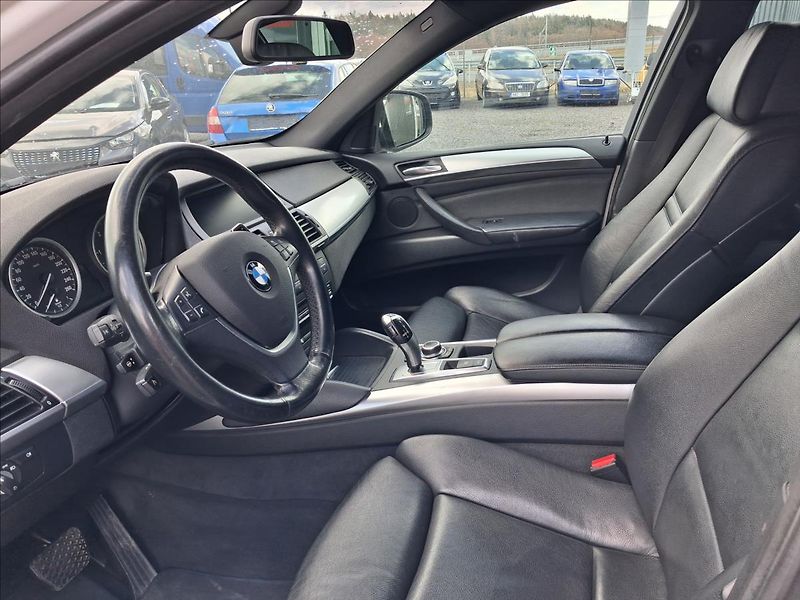 BMW X6 3,0 X-Drive, kamera - fotka 11 z 14
