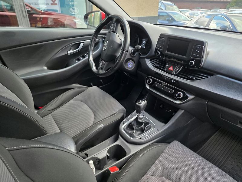Hyundai i30 1.0-KLIMA-ISOFIX-TEMPOMAT - fotka 7 z 11