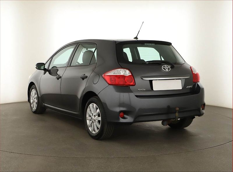 Toyota Auris (2011) 1.6 Valvematic, ČR,1.maj - fotka 4 z 15