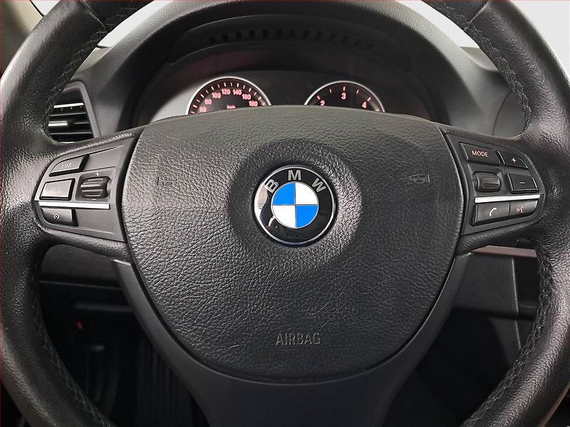 BMW Řada 5 (2012) 520d, Automat, Kůže, Navi - fotka 20 z 23