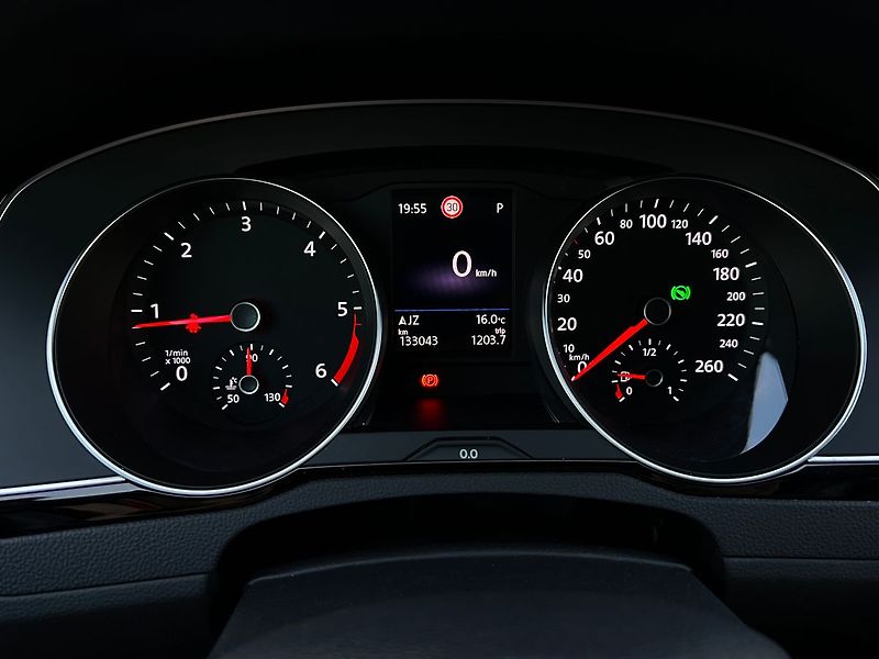 Volkswagen Passat (2020) 2.0 TDI-DSG-ELEGANCE - fotka 29 z 49