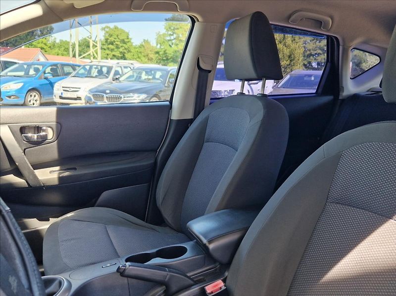 Nissan Qashqai 1,6 DCI  AUTOKLIMA +ZIM.KOLA - fotka 16 z 27