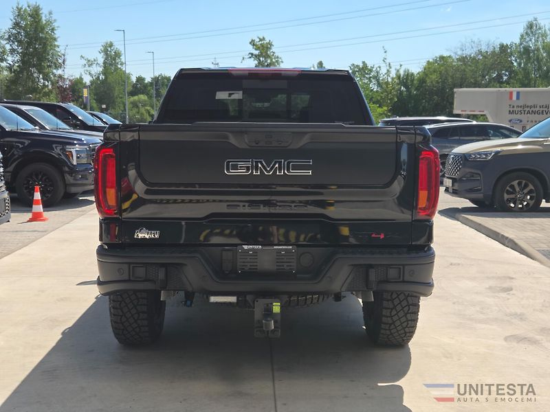 GMC Sierra (2026) GMC AT4-X AEV  6,2L V8 - fotka 5 z 13
