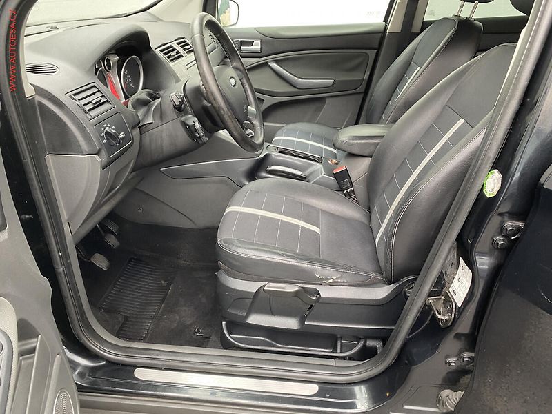 Ford Kuga (2011) 2.0 TDCi, Titanium, bixen - fotka 9 z 18