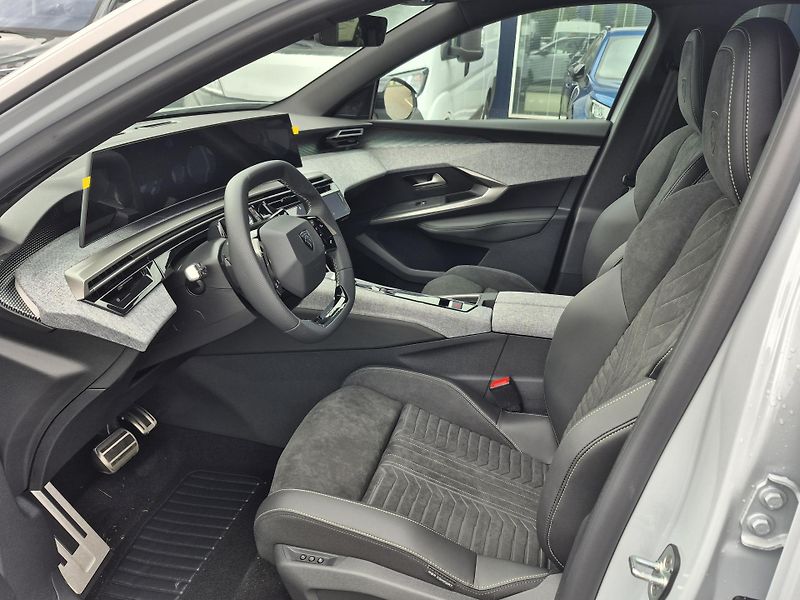 Peugeot 5008 (2025) GT Hybrid 136 e-DCS6  - fotka 7 z 23
