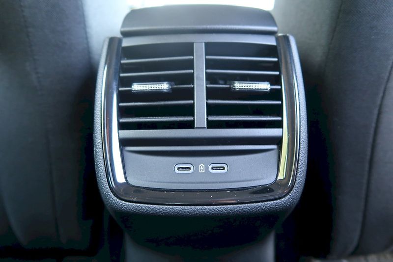 Škoda Kamiq (2025) Selection 1.0 TSI 85 kW - fotka 17 z 29