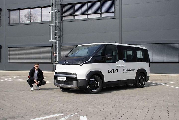 Dodávku Kia PV5 Passenger testoval pro TipCars Matěj Myška.