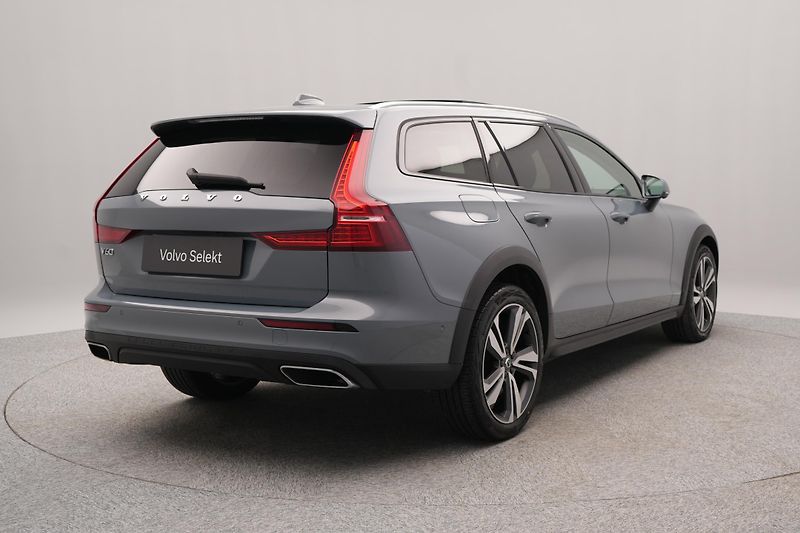 Volvo V60 CC MOMENTUM PRO AUT - fotka 10 z 48