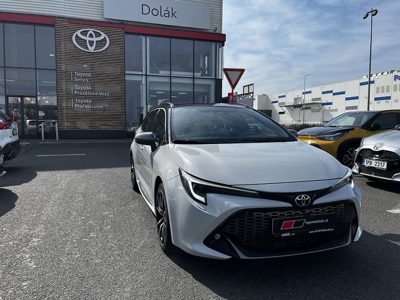 Toyota Corolla TS 2.0HEV GR Sport odběr ihned - fotka 1 z 30
