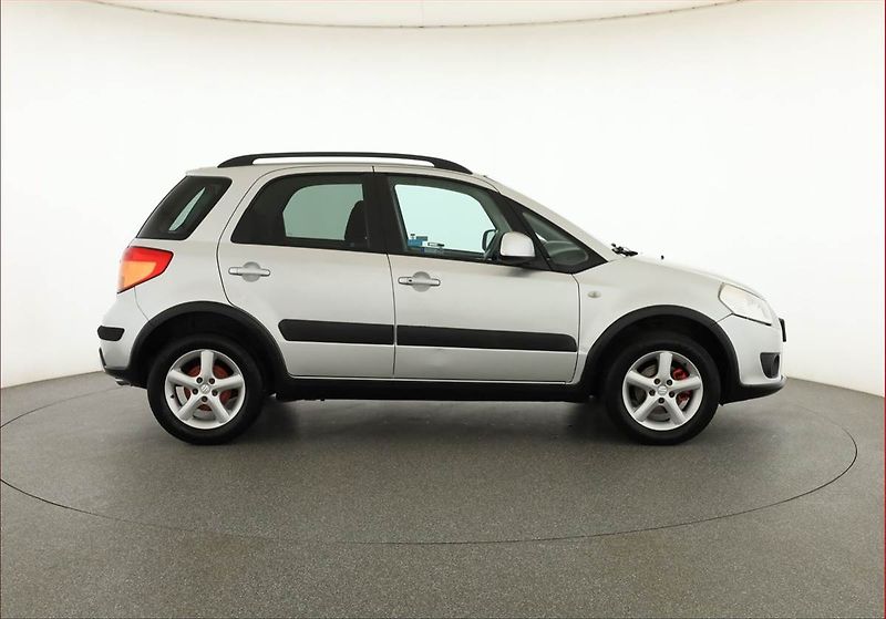 Suzuki SX4 (2007) 1.6 VVT, 4X4, Vyhř. sedaček - fotka 6 z 13