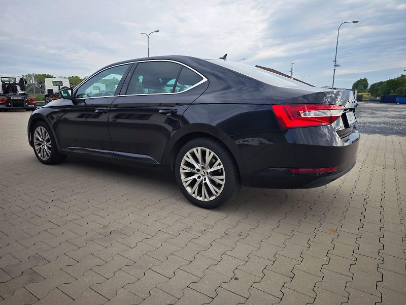 Škoda Superb - fotka 5 z 25