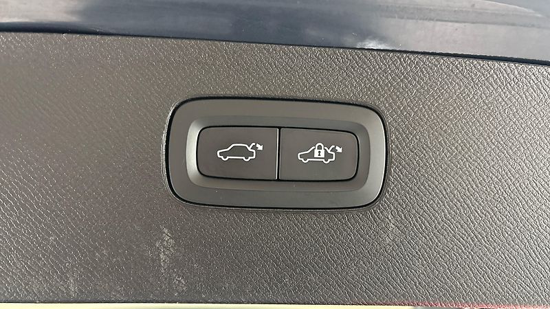 Volvo XC90 2.0 B5 AUT AWD Ultimate Bright - fotka 21 z 34