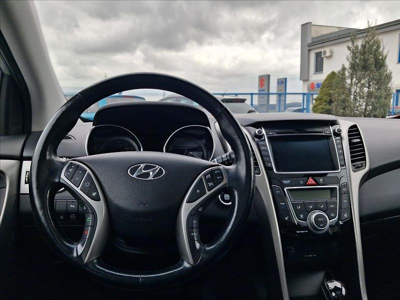 Hyundai i30 1,6 GDI AT Weekend PANORAMA - fotka 5 z 19