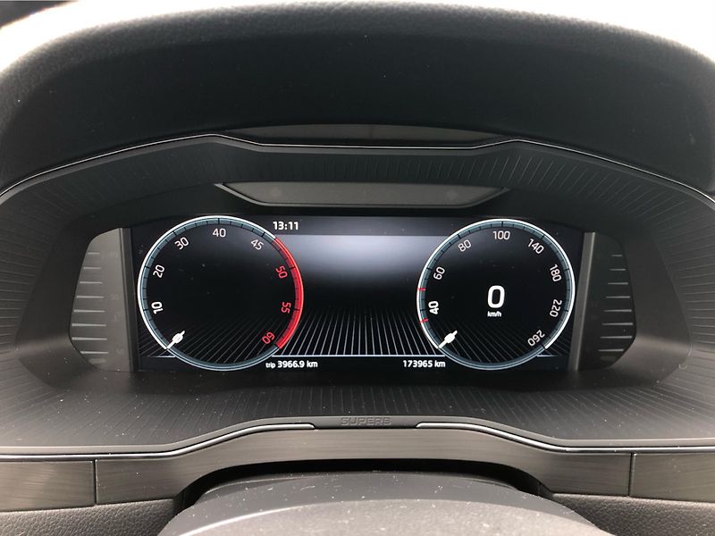 Škoda Superb COMBI 2.0 TDi DSG 7st. SYTLE - fotka 19 z 30