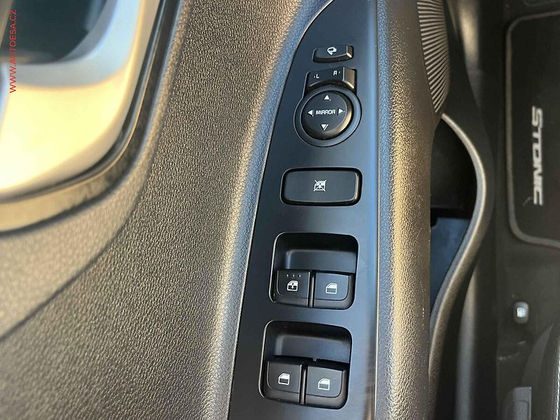 Kia Stonic (2018) 1.2 CVVT, 2.maj,ČR, AC - fotka 12 z 15