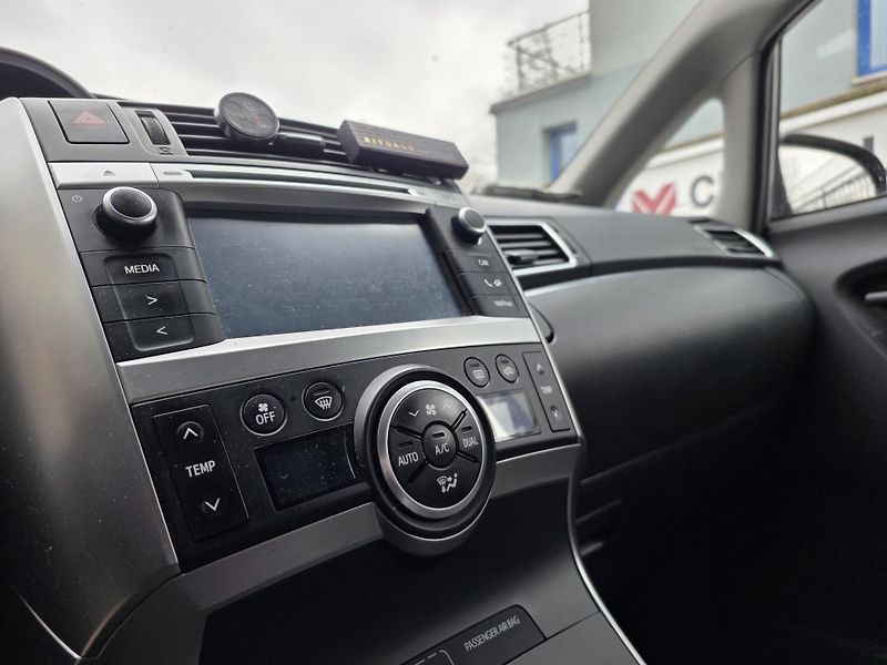 Toyota Verso 1.6-NÍZKÁ SPOTŘEBA-NAVI-KAMERA - fotka 14 z 15