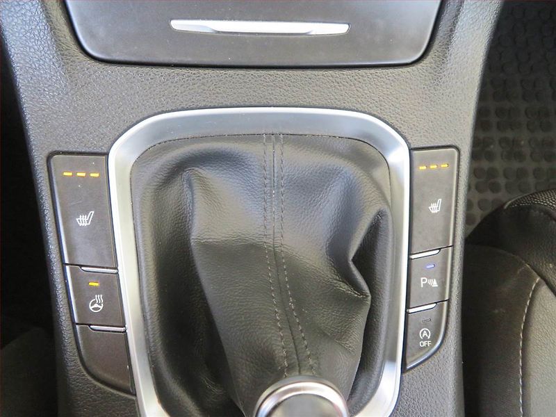 Hyundai i30 (2017) Comfort 1.6 CRDi, Serv.kniha - fotka 17 z 18