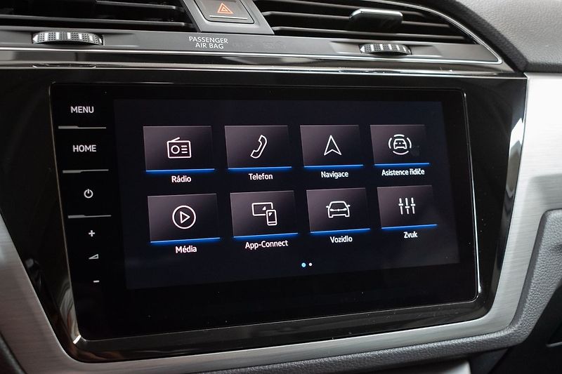 Volkswagen Touran 1.5 TSI TAŽNÉ*7.MÍST*DPH*ČR 1M - fotka 32 z 46