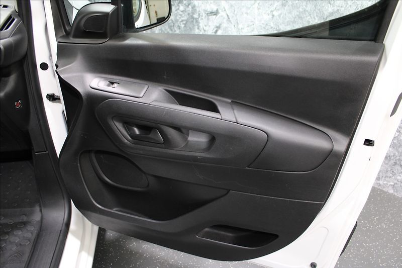Citroën Berlingo 1,2 PureTech 1.majitel CZ - fotka 9 z 23