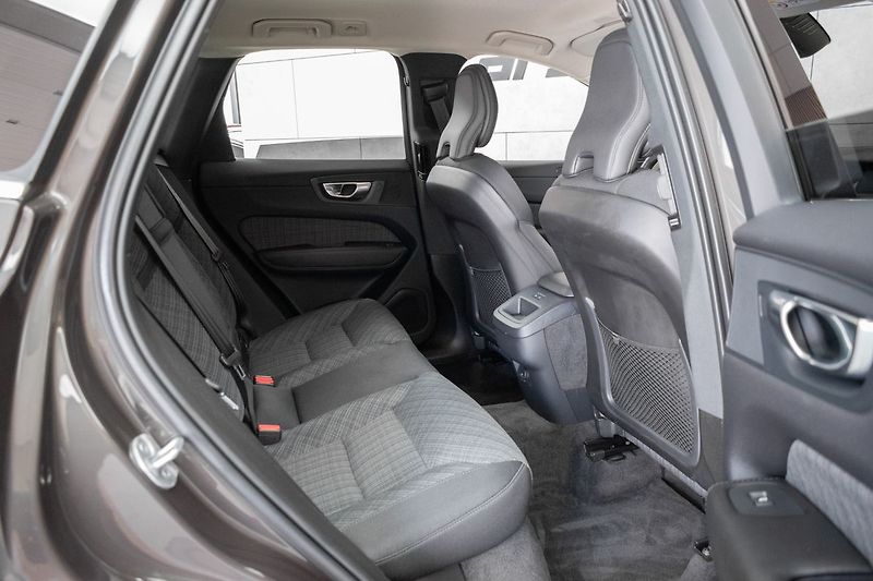 Volvo XC60 B4 CORE*KAMERA*DPH*ČR 1.MAJ* - fotka 13 z 39