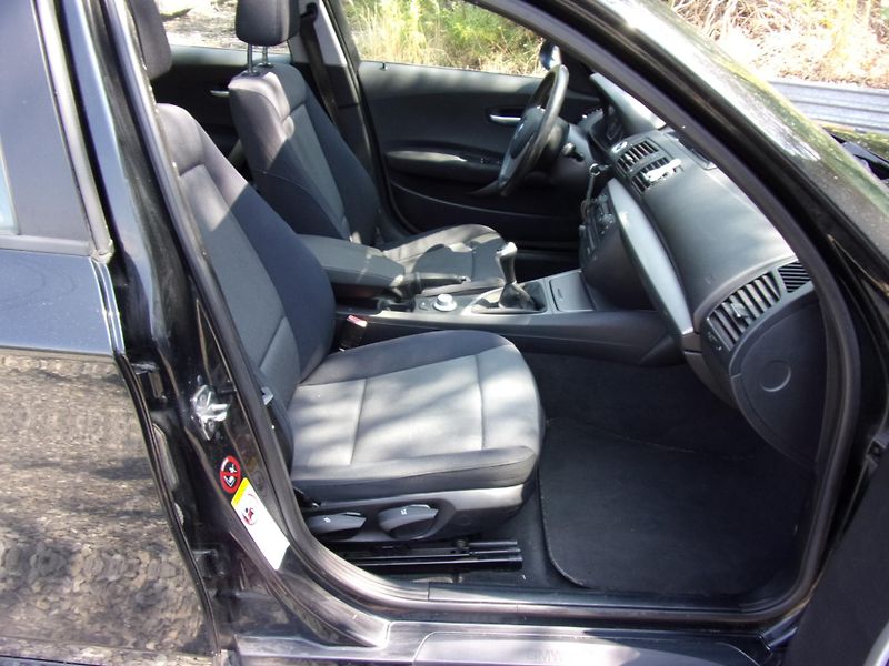 BMW Řada 1 (2005) 116i 85kW 2xALU KOLA DIGIKLIMA - fotka 18 z 19