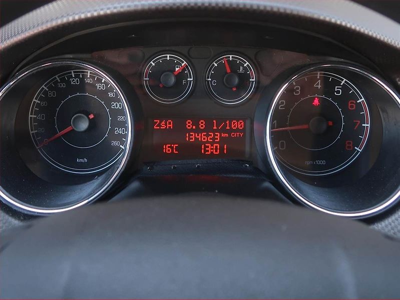 Fiat Bravo (2007) 1.4 16V, nová STK, slušný stav - fotka 11 z 14