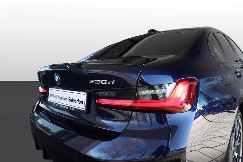 BMW Řada 3 330d xDrive Sedan - fotka 19 z 27