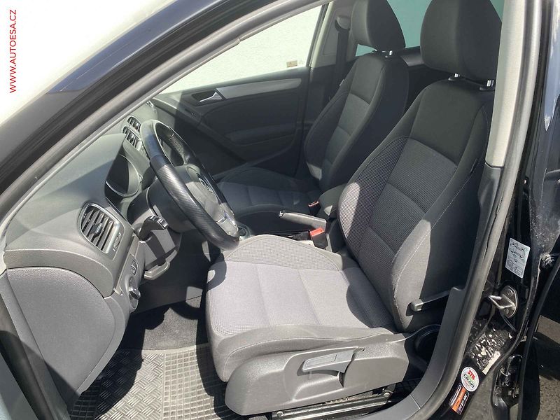 Volkswagen Golf (2011) 1.2 TSi, ČR, Trendline, DSG - fotka 9 z 16