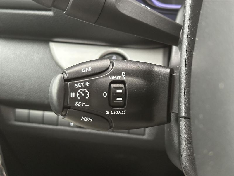 Citroën SpaceTourer 2,0 BlueHDi 150 M Feel CZ - fotka 23 z 38