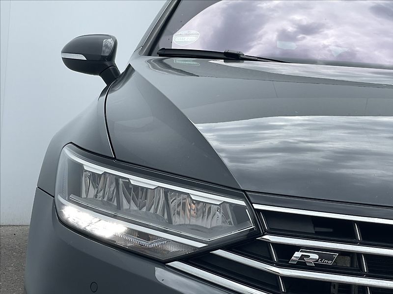 Volkswagen Passat 2,0 TDI 4MOT DSG RLine  Varian - fotka 21 z 24