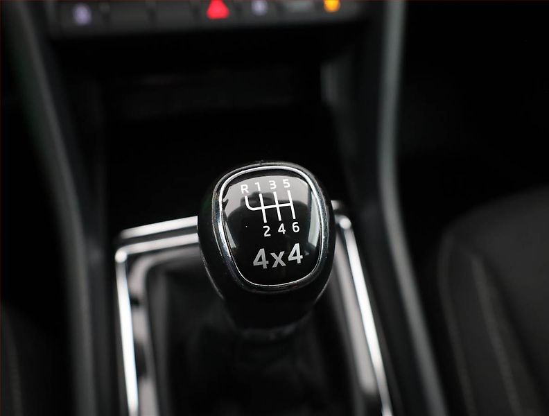 Škoda Karoq (2018) Ambition 2.0 TDI, 4X4 - fotka 16 z 20
