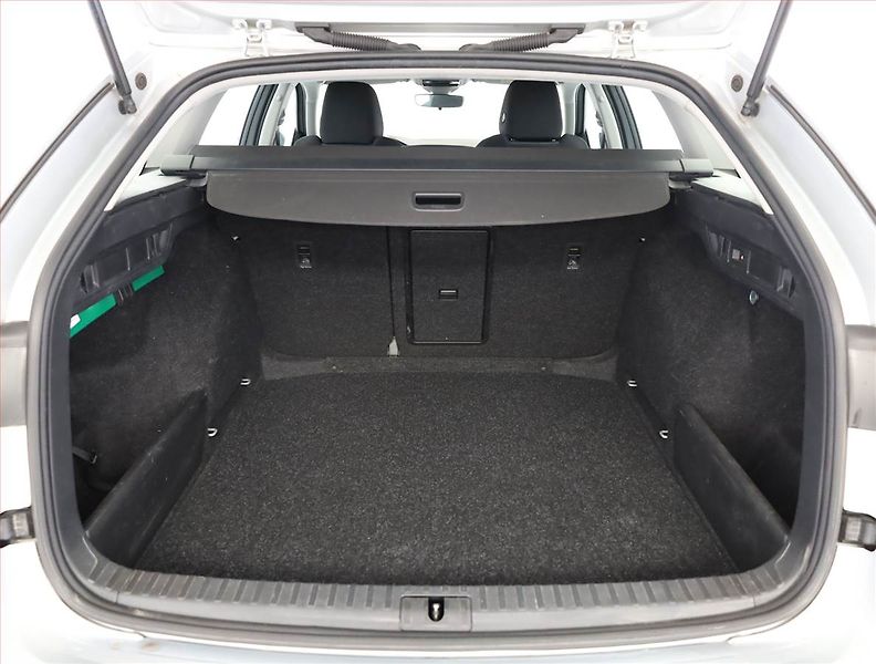 Škoda Octavia (2023) Ambition 2.0 TDI, ČR,1.maj - fotka 15 z 16