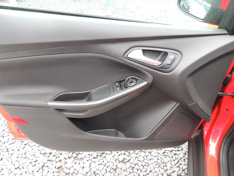 Ford Focus (2017) 1.5TDCi,70kw,výbava,ČR,1maj. - fotka 16 z 43