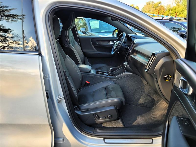 Volvo C40 0,0 Recharge Ultimate SOH 90,3 - fotka 12 z 50