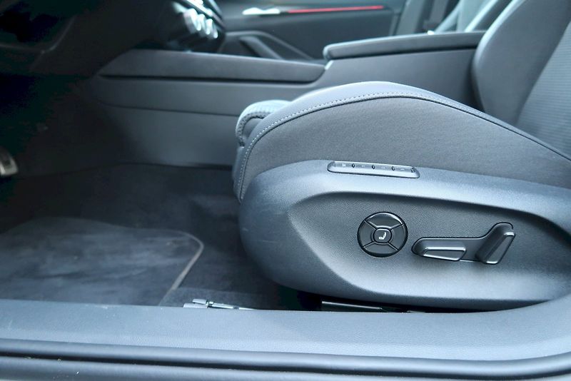 Škoda Superb (2025) Combi SportLine  2,0 TSi/ 150 - fotka 7 z 32